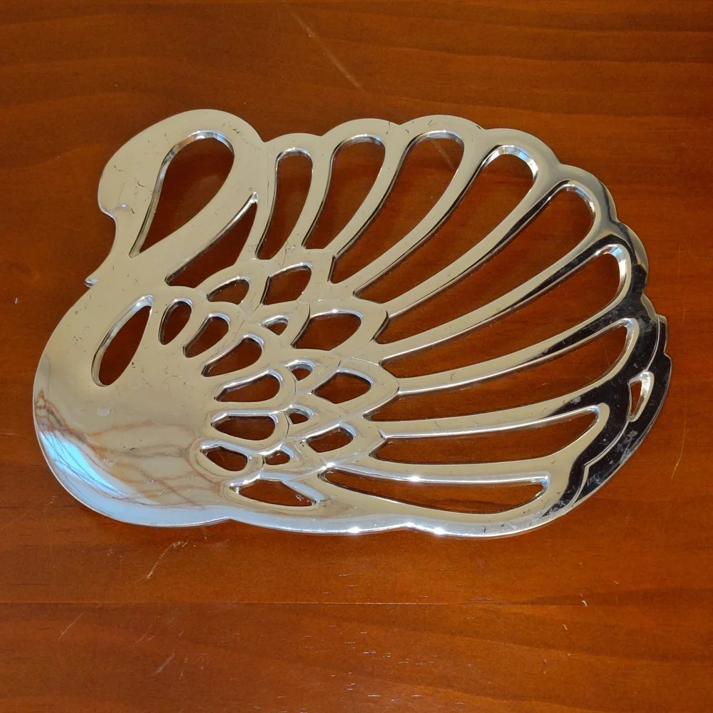 Swan Trivet Vintage Mid Century Silver Metal Hollywood Regency Kitchenware Shiny - Picture 3 of 3